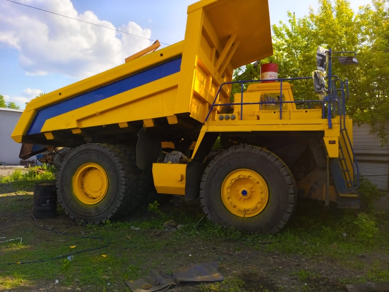 Карьерный самосвал БЕЛАЗ - 7 555Е