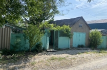 Продается в городе Старым Крыму в районе Водохранилища дом из 2х долей, с хорошим земельным участком.