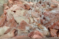 Шкура свиная с голов.
