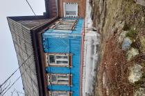 Дом у родника