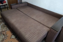 Продам недорого диван с креслом