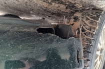 Битый после аварии передний бампер Ауди А6 С5 1998 года выпуска